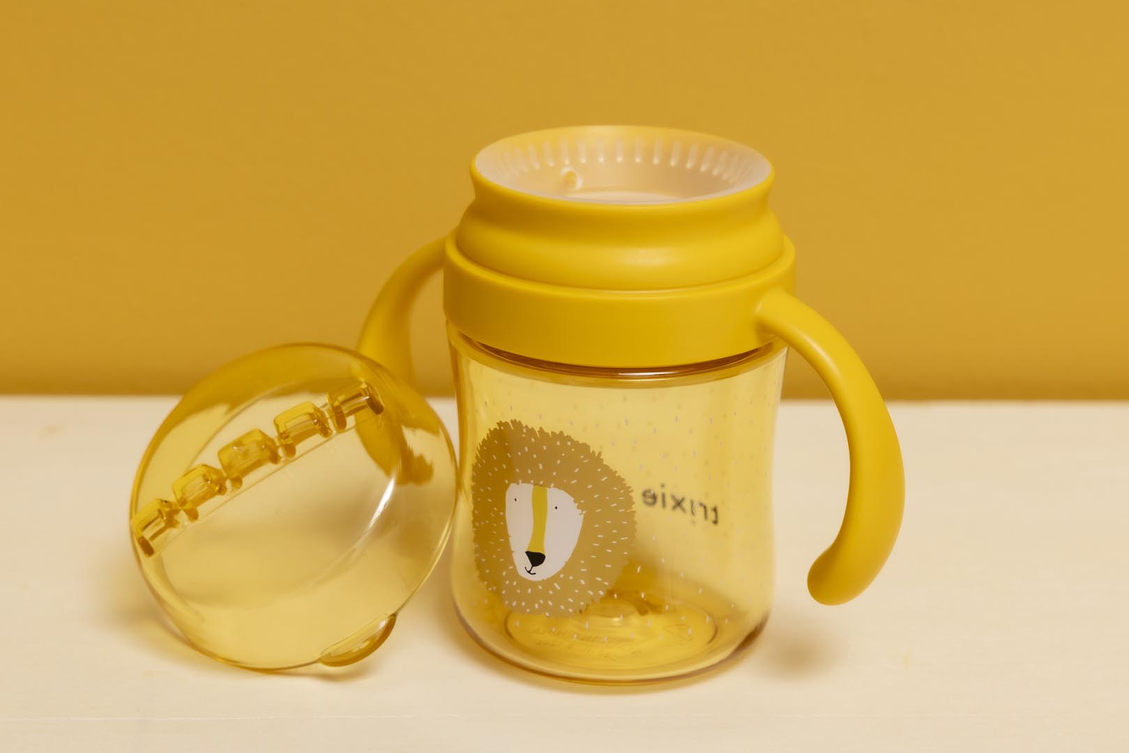 Taza con boquilla y asas - Mr. Lion